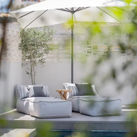 Artchroma House דירה